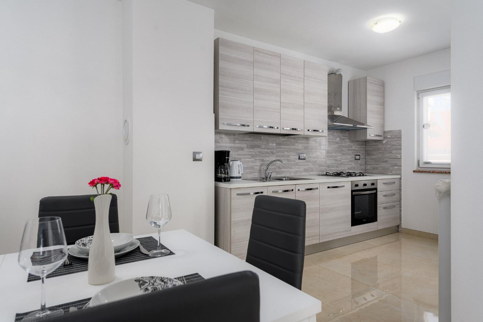 Stancija Amorozo 5 - Apartment N. 7 Poreč Eksteriør bilde