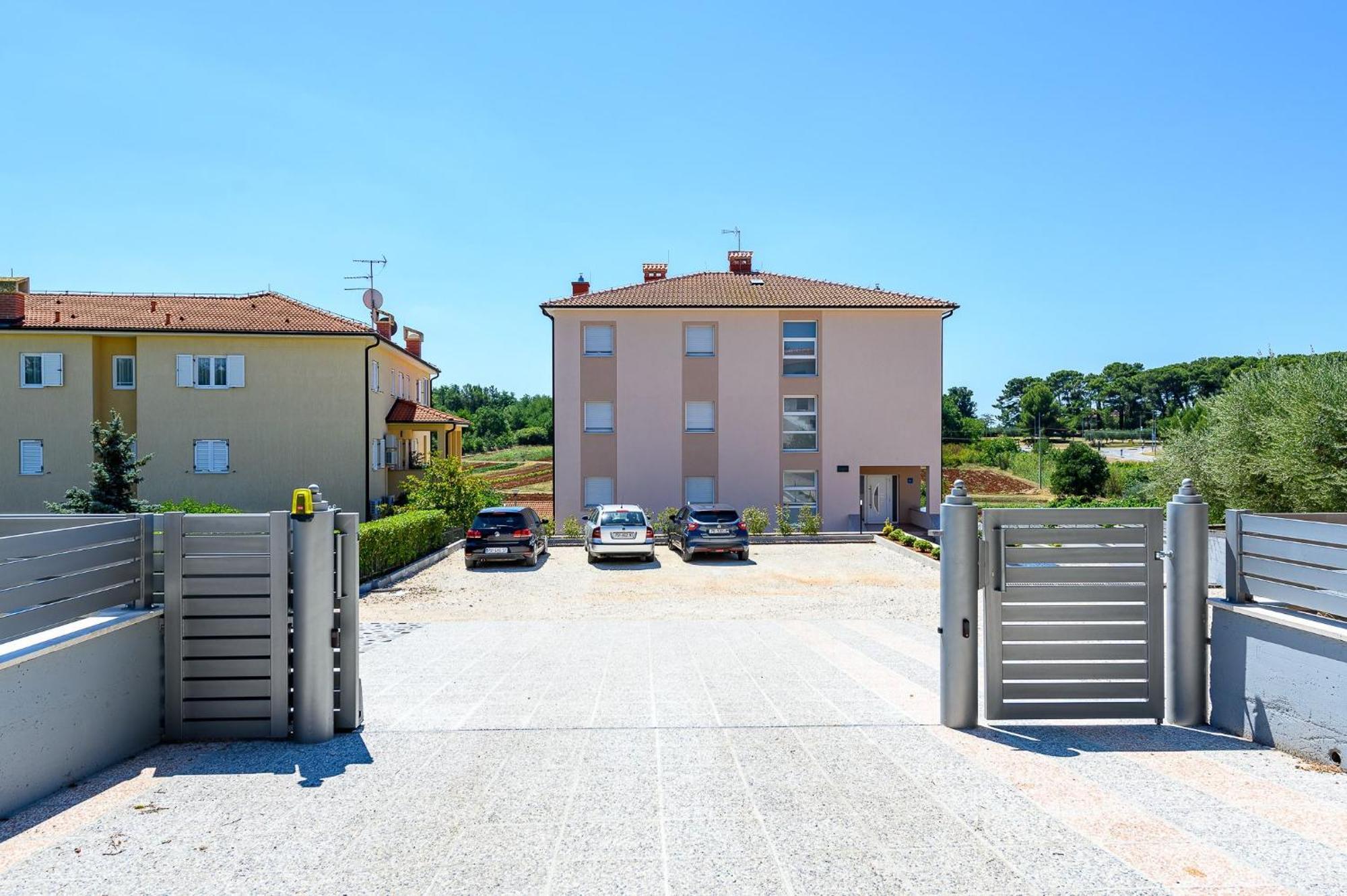 Stancija Amorozo 5 - Apartment N. 7 Poreč Eksteriør bilde