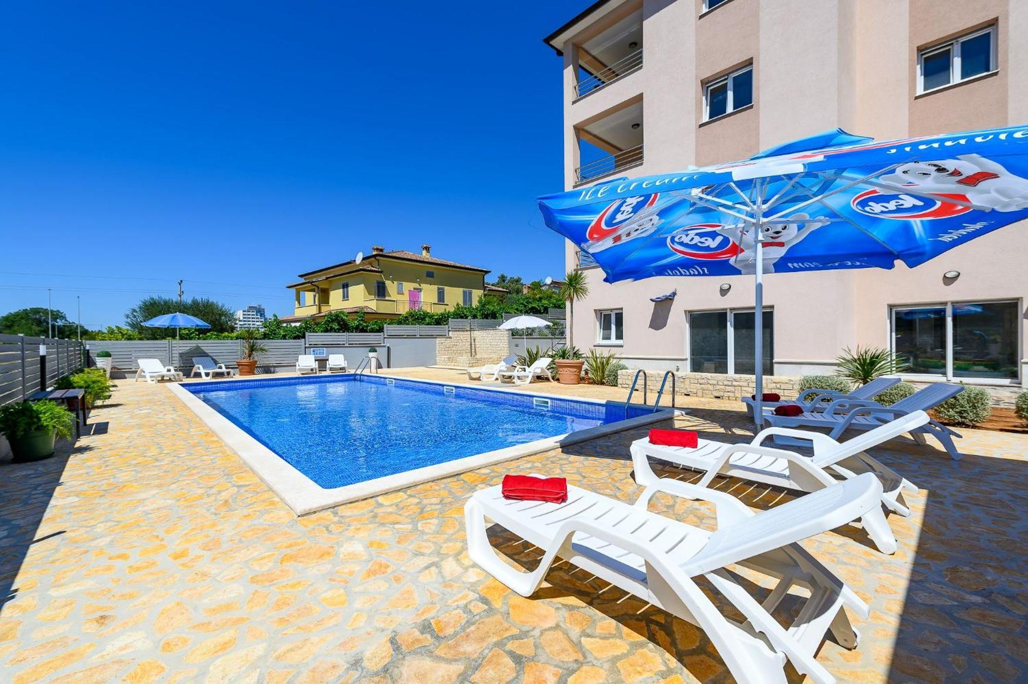 Stancija Amorozo 5 - Apartment N. 7 Poreč Eksteriør bilde