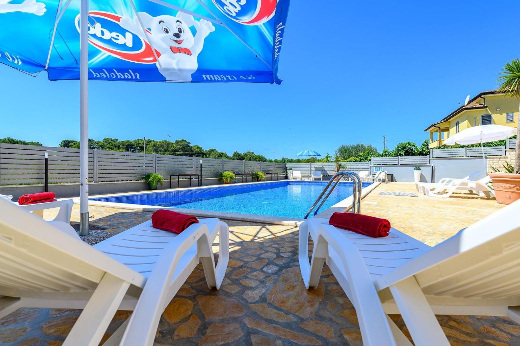 Stancija Amorozo 5 - Apartment N. 7 Poreč Eksteriør bilde